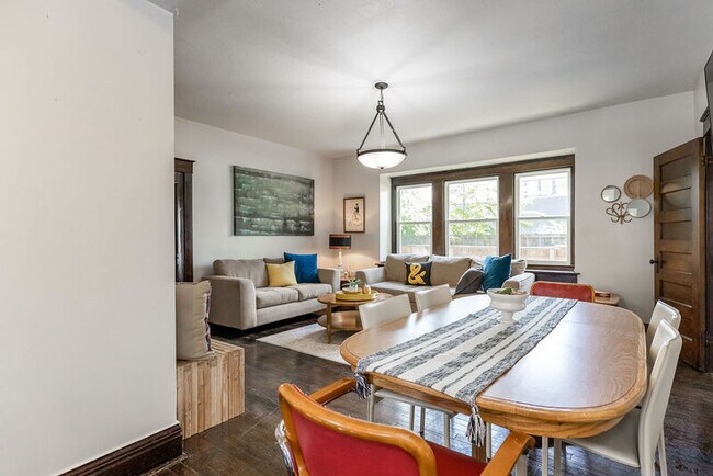 Foto del edificio - 3711 Washington St