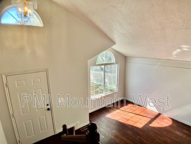 Foto del edificio - 130 W 1225 N