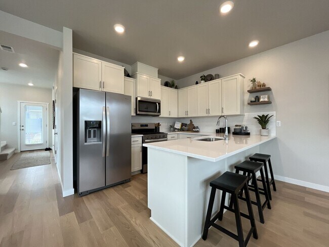 Foto del edificio - COMING SOON!!! Brand New 3BD Corner Lot Home with Open Layout & Modern Finishes