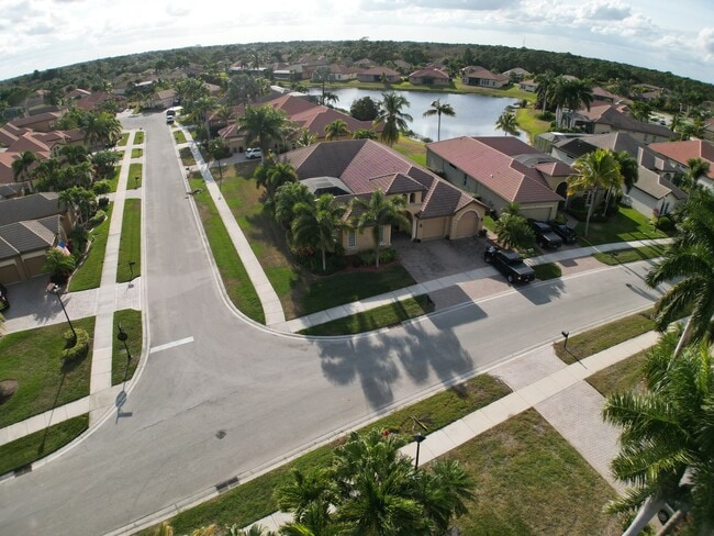 Photo - 855 SW Grand Reserves Blvd House