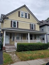 Building Photo - 65 Vassar St