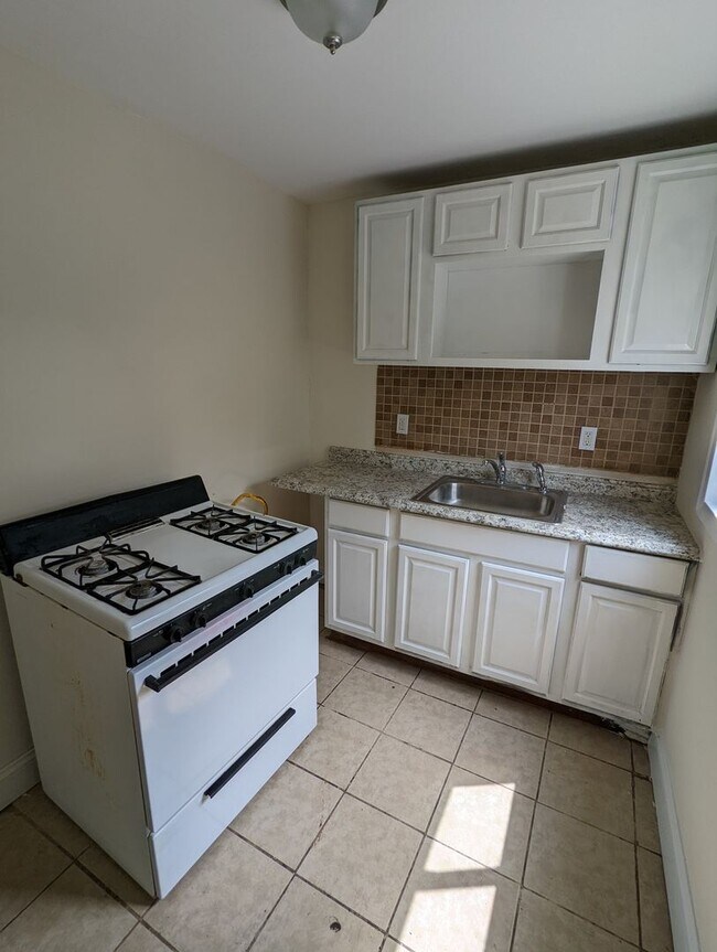 Building Photo - Spacious 2-Bedroom Home on Quiet Block – A...