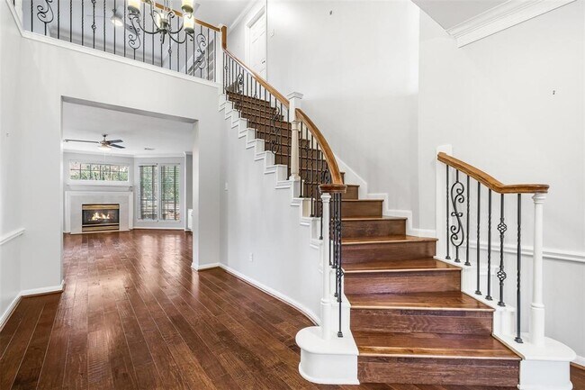Building Photo - 11 Winrock Pl