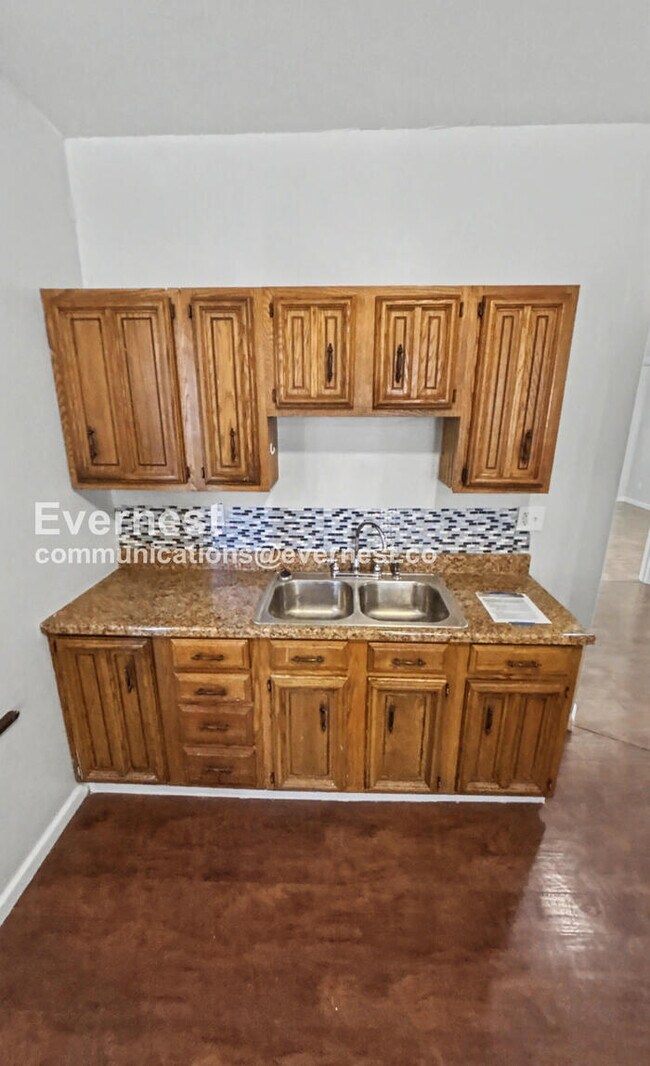 Foto del edificio - 3 Bed31 Bath Home with Fenced Yard / Available Now!