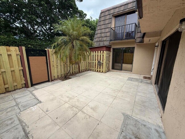 Foto del edificio - 1640 Forest Lakes Cir