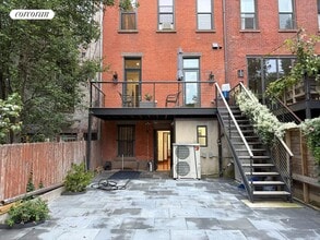 Building Photo - 152 6th Ave