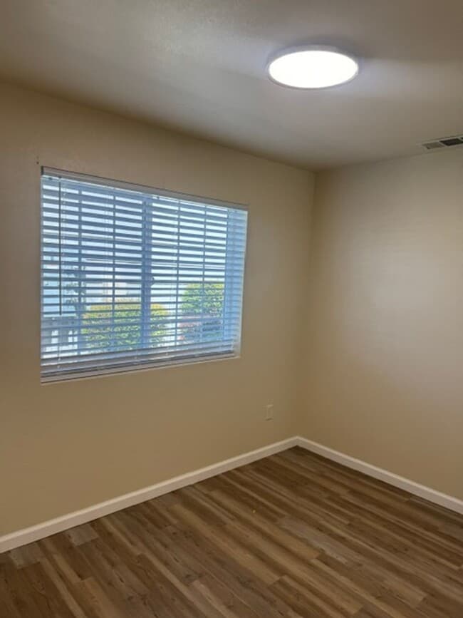 Building Photo - TOWNHOMES OF OAK COURT!!  REMODELED 2 BEDROOM