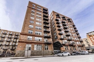 Building Photo - 500 S Clinton St