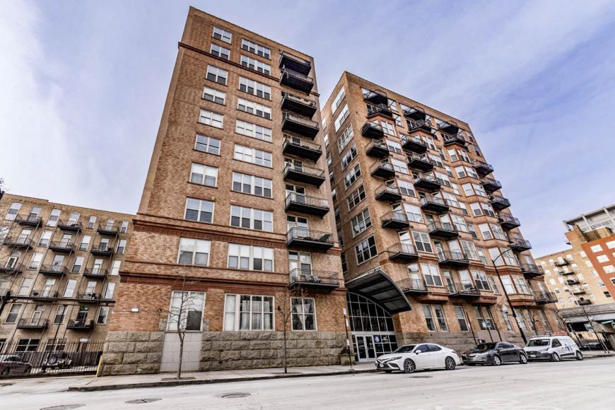 Primary Photo - 2 bedroom in Chicago IL 60607