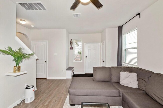 Foto del edificio - 3544 Wooded Ln
