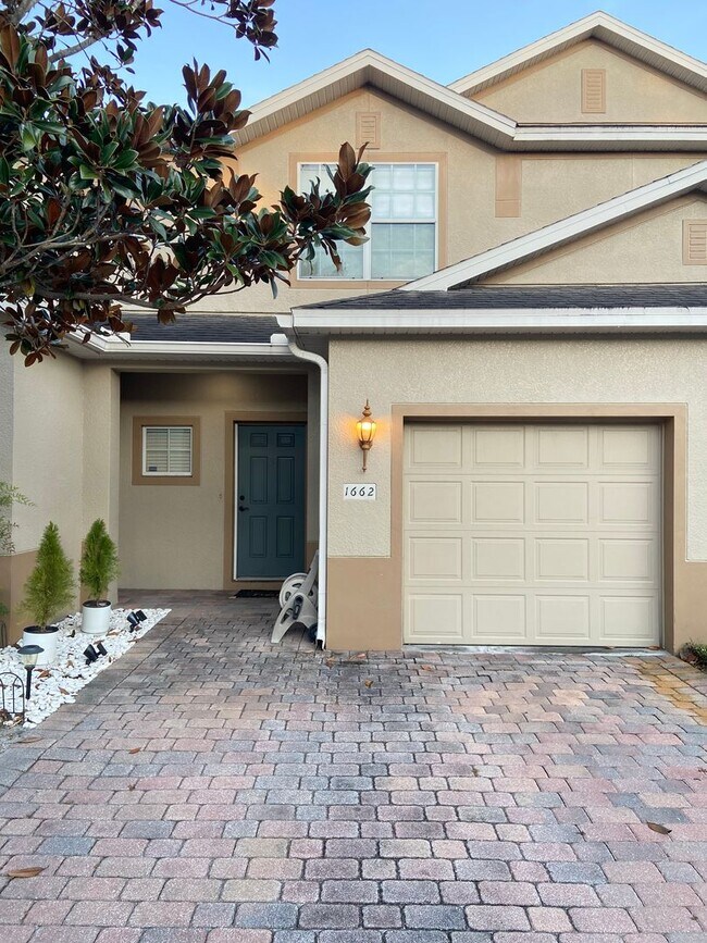 Beautiful 3 Bed/2.5 Bath Townhome in the Desirable City of Casselberry!! - Beautiful 3 Bed/2.5 Bath Townhome in the Desirable City of Casselberry!!