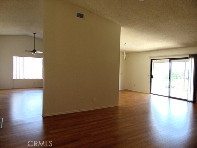 Foto del edificio - 880 Kimberly Ct