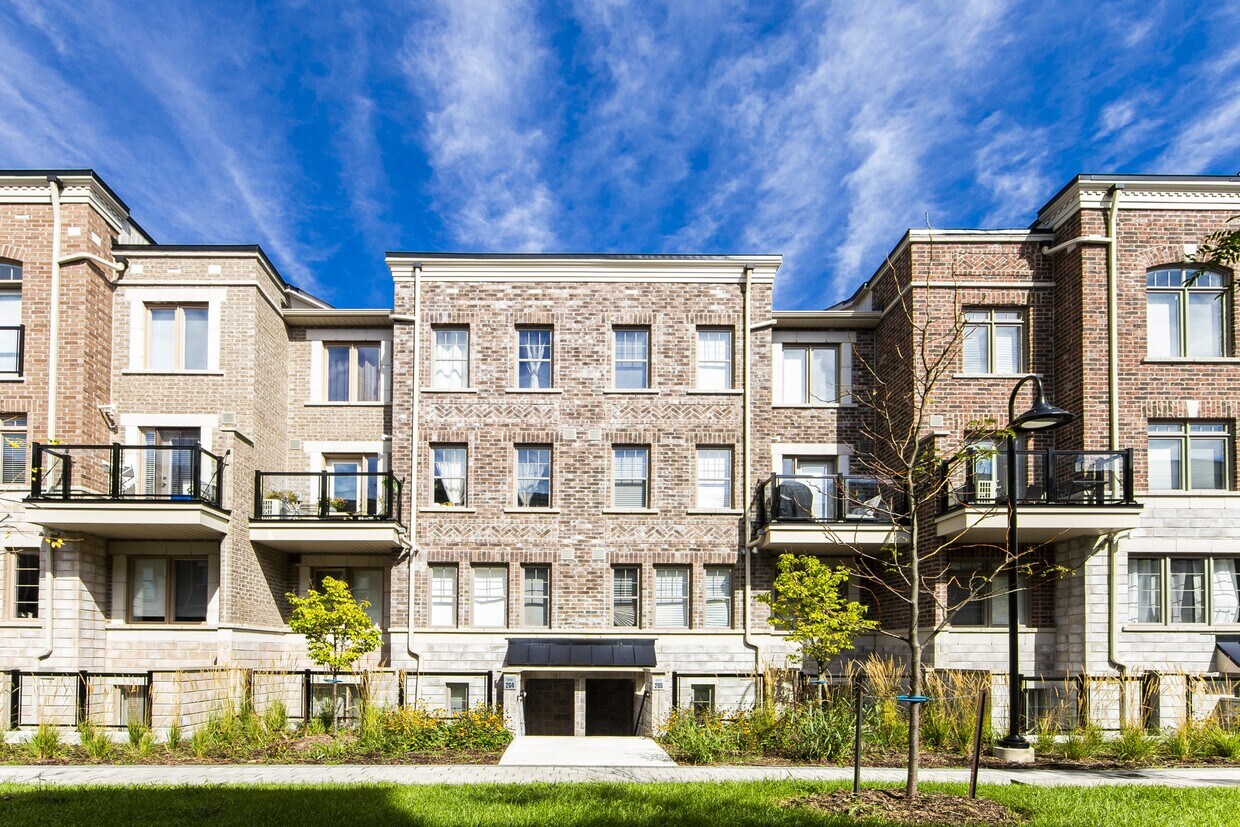 Photo principale - 2355-2355 Sheppard Ave W