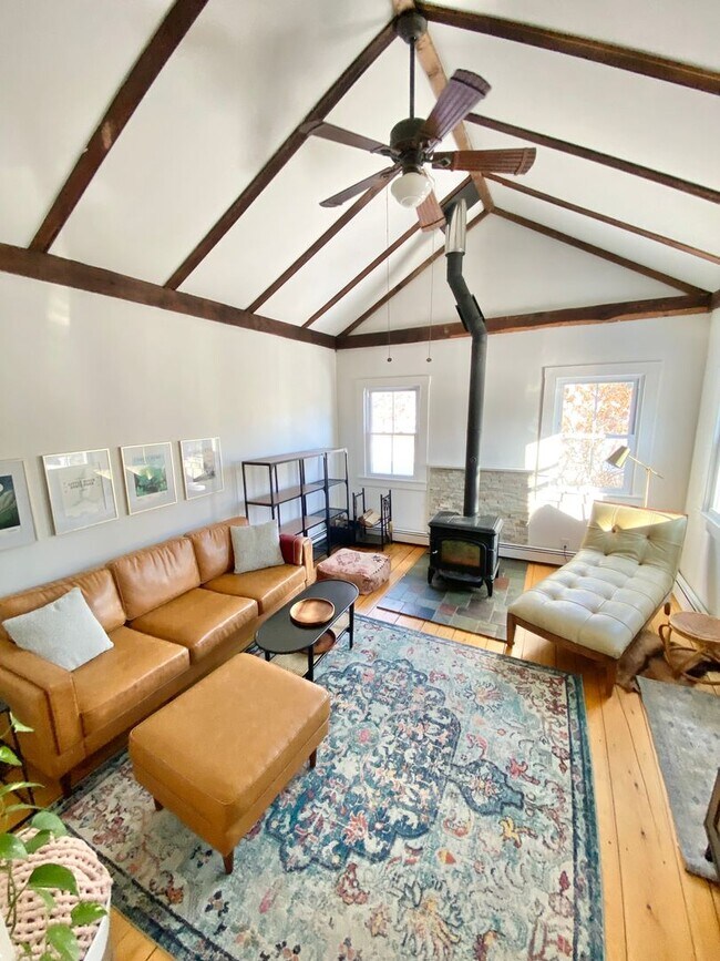Foto del edificio - 3 Bedroom House Colchester Available 8/15