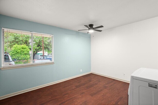 Foto del edificio - 1010 W 23rd St