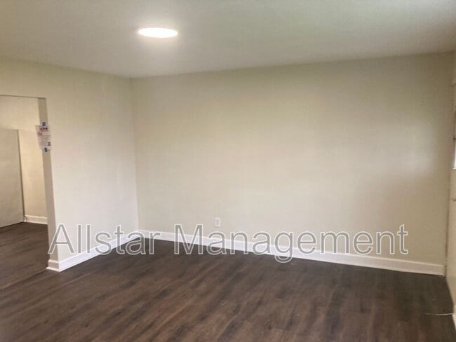 Foto del edificio - 944 S Central Dr