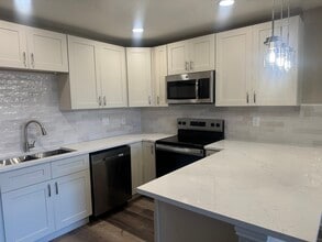 Building Photo - 418 Garland Dr