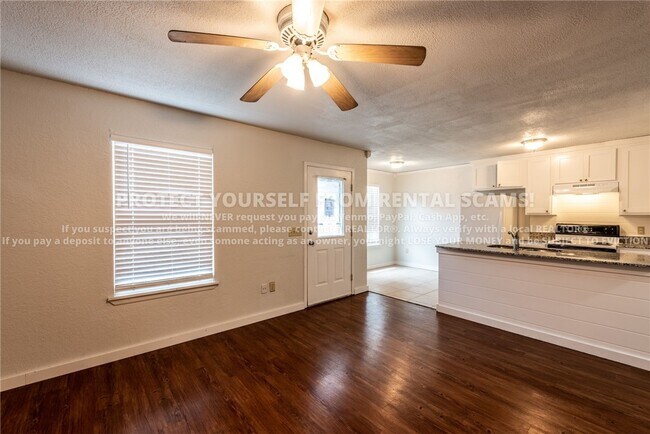Foto del edificio - 2102 Blueberry Ln