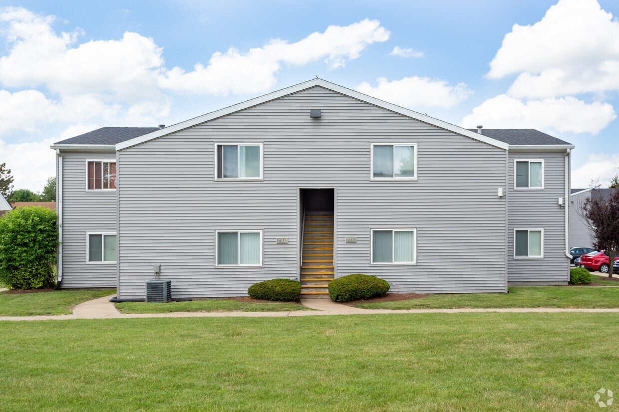 Primary Photo - Indian Springs Apartments