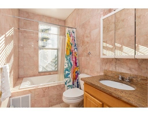 Foto del edificio - 685 E 8th St