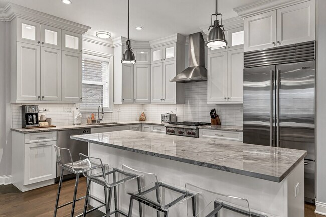 Foto del edificio - 3808 N Kenmore Ave