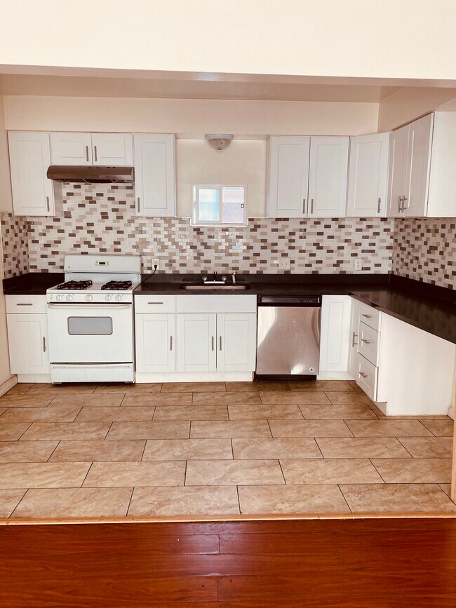 Building Photo - 4325 W 147th St