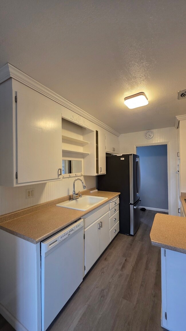 Building Photo - 6364 Thomas Ave