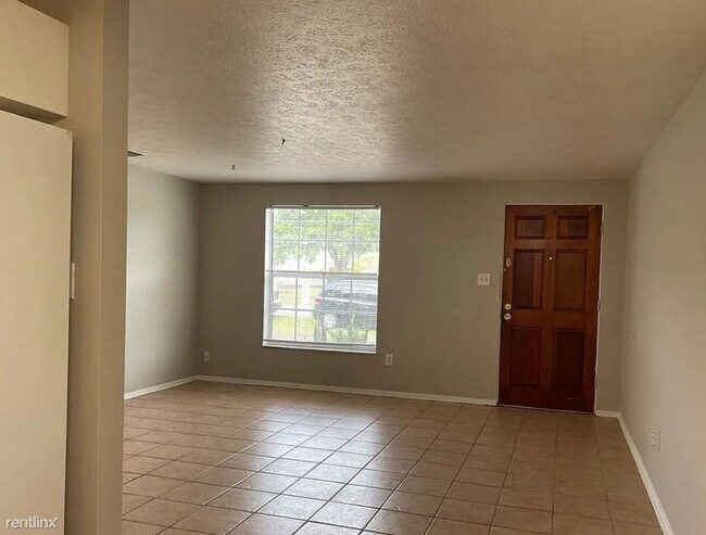 Building Photo - 3 br, 3 bath House - 2890 Creekbend Drive