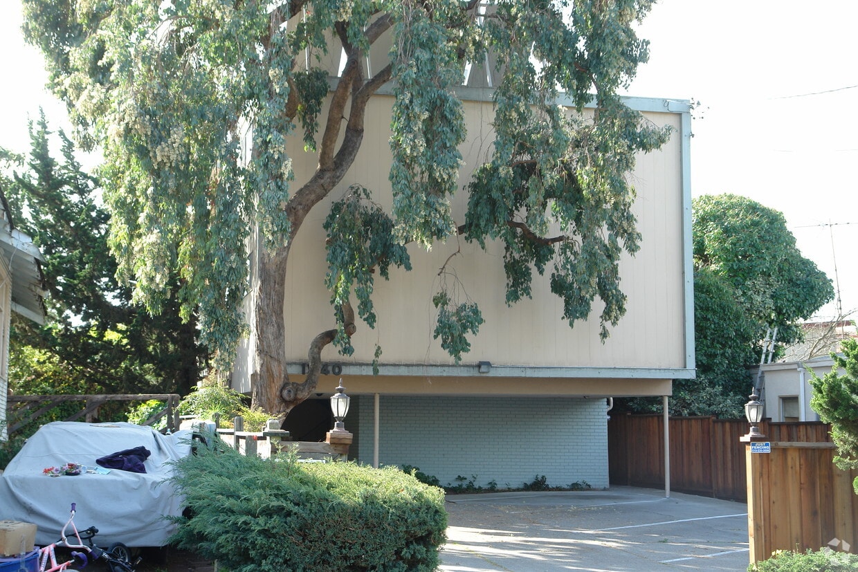 Primary Photo - 1540 Hearst Ave
