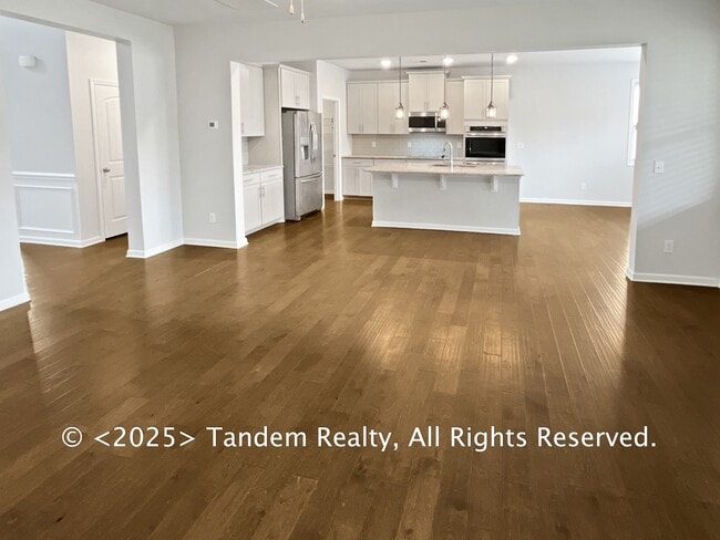 Building Photo - 8020 Forest Hills Dr