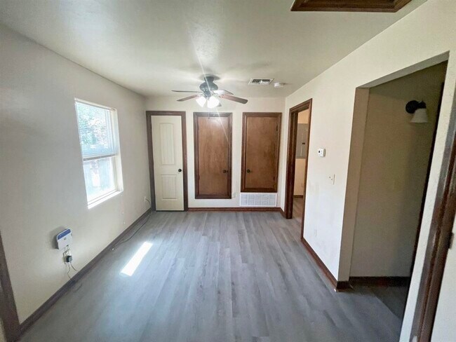 Foto del edificio - 1604 NW Lindy Ave