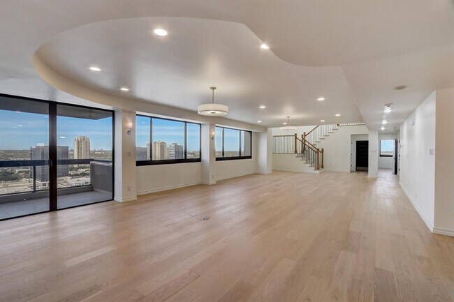 Building Photo - 49 Briar Hollow Ln