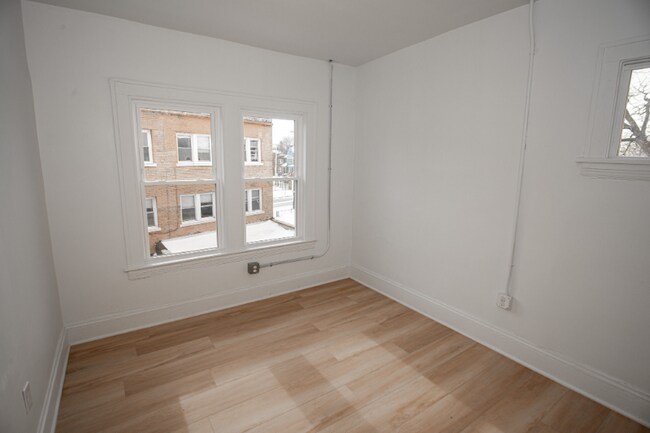 Foto del edificio - 1388 W 83rd St