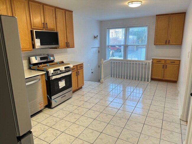 Building Photo - 2015 W Summerdale Ave