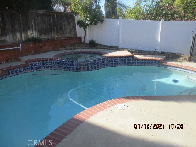 Building Photo - 44735 Kit Ct