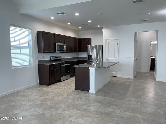 Building Photo - 304 Pop Top Ln