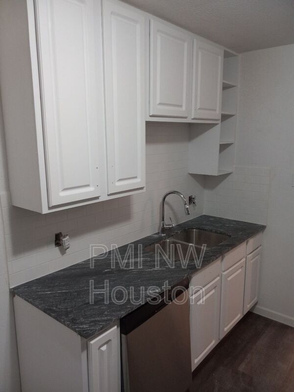 Foto principal - 2681 Gessner Rd