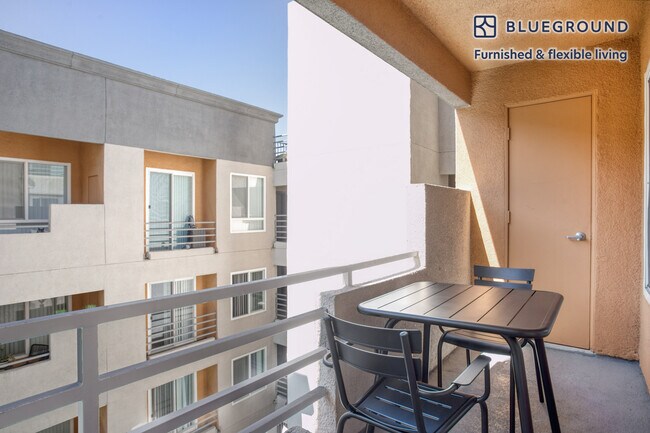 Foto del edificio - 1710 N Fuller Ave