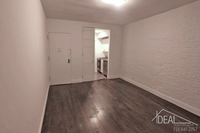 Building Photo - NO Fee Studio in the UPPER EAST SIDE