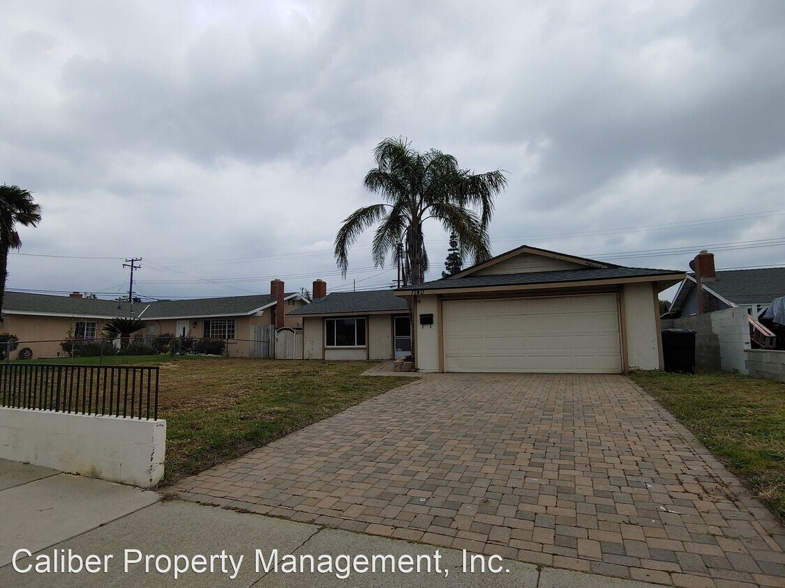 4 br, 2 bath House - 1740 N Baker Ave. - 4 br, 2 bath House - 1740  N Baker Ave.