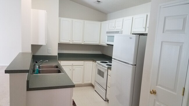 Foto del edificio - Nice condo, top floor, convenient to hospitals and shopping