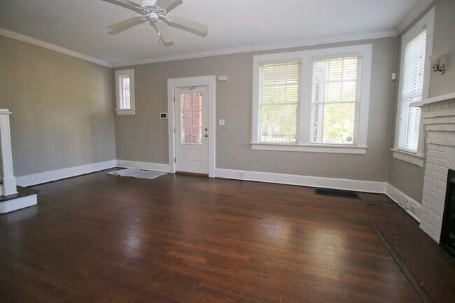 Foto del edificio - Pre-leasing for 2026-2027 Charming 3 Bed /...