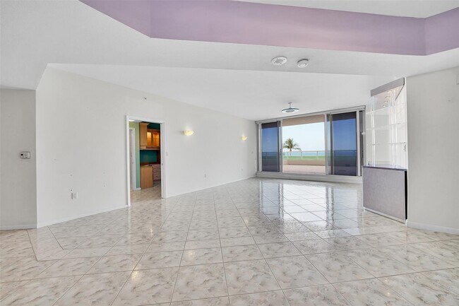 Foto del edificio - 6001 N Ocean Dr