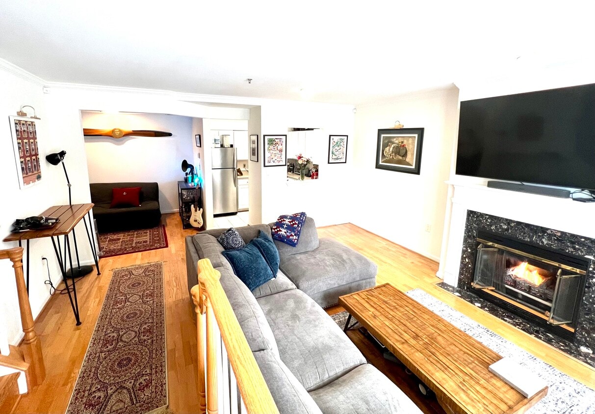 Photo - 2411 20th St NW (Washington, DC)