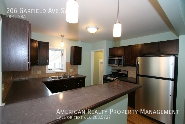 Building Photo - 206 Garfield Ave SW