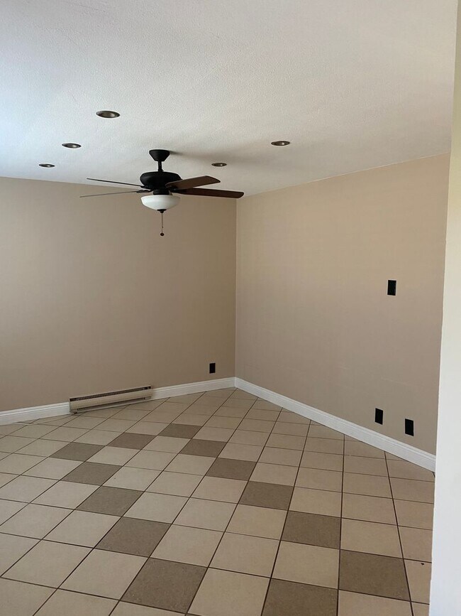 Foto del edificio - 1 Bed, 1 Bath Downstairs Condo - 19891 Pic...