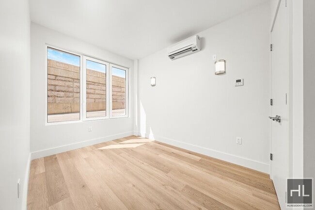 Building Photo - BRUCKNER BOULEVARD