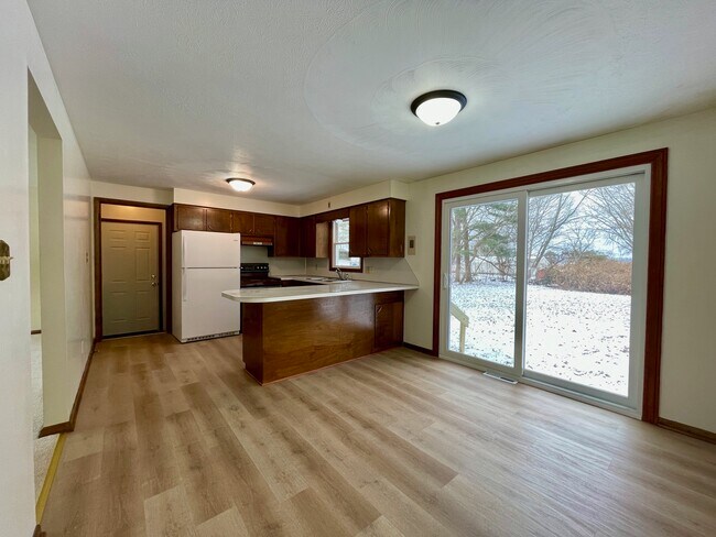 Foto del edificio - 9841 Smithdale Ave NE