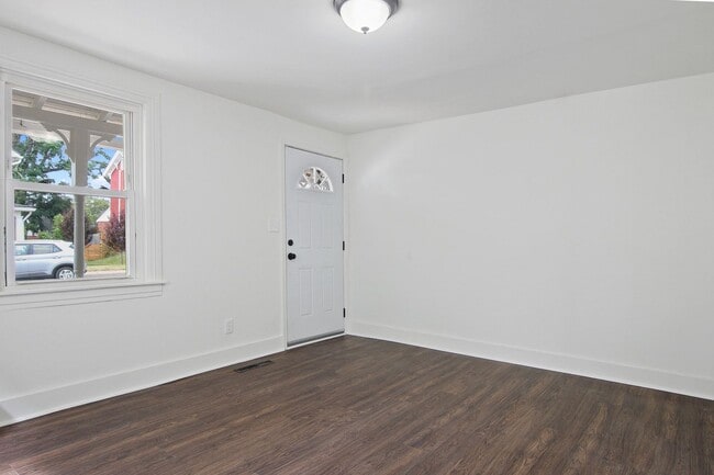 Building Photo - Coming Soon! Bright and Cozy 2 Bedroom, 1 ...