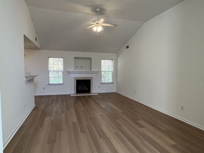 Building Photo - 3 Bed Ranch Home in East Charlotte